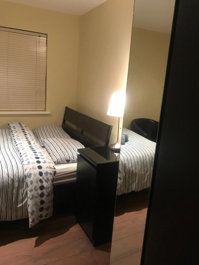 Studio-1-Staines/Heathrow/London-Own Entrance ภายนอก รูปภาพ