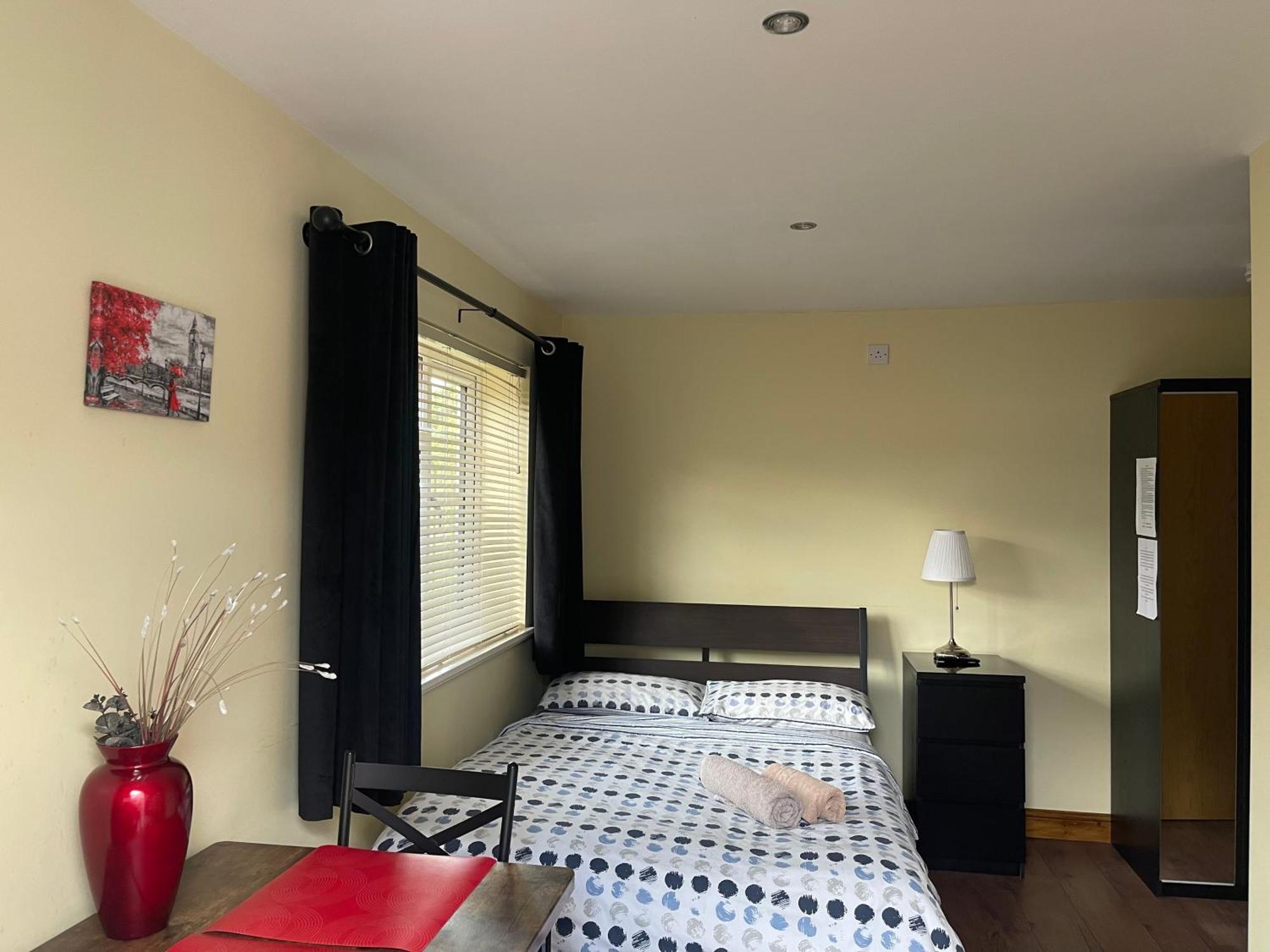 Studio-1-Staines/Heathrow/London-Own Entrance ภายนอก รูปภาพ