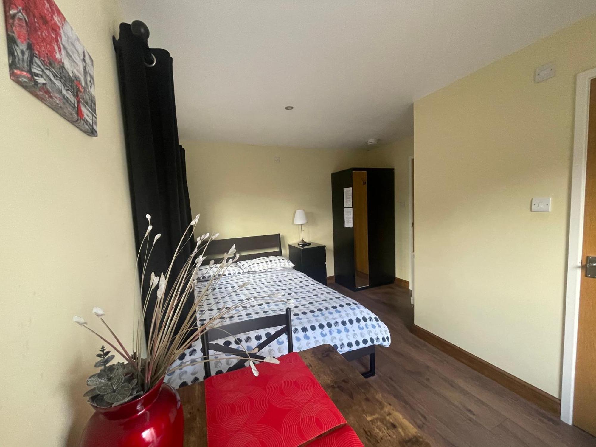 Studio-1-Staines/Heathrow/London-Own Entrance ภายนอก รูปภาพ